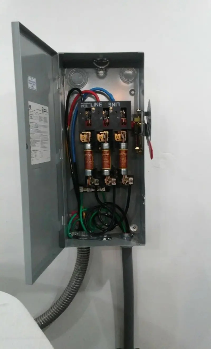 Three-phase disconnect switch installed for Smoke Detector Installation in Centralia